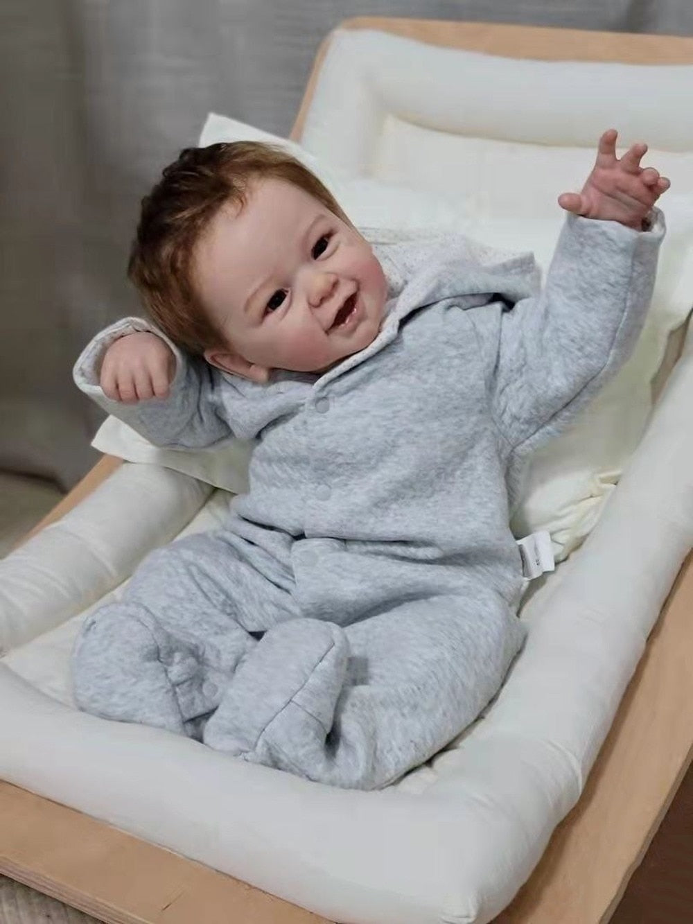 Bebe Reborn menino Hugo, com veias muito realista, corpo de pano e silicone macio